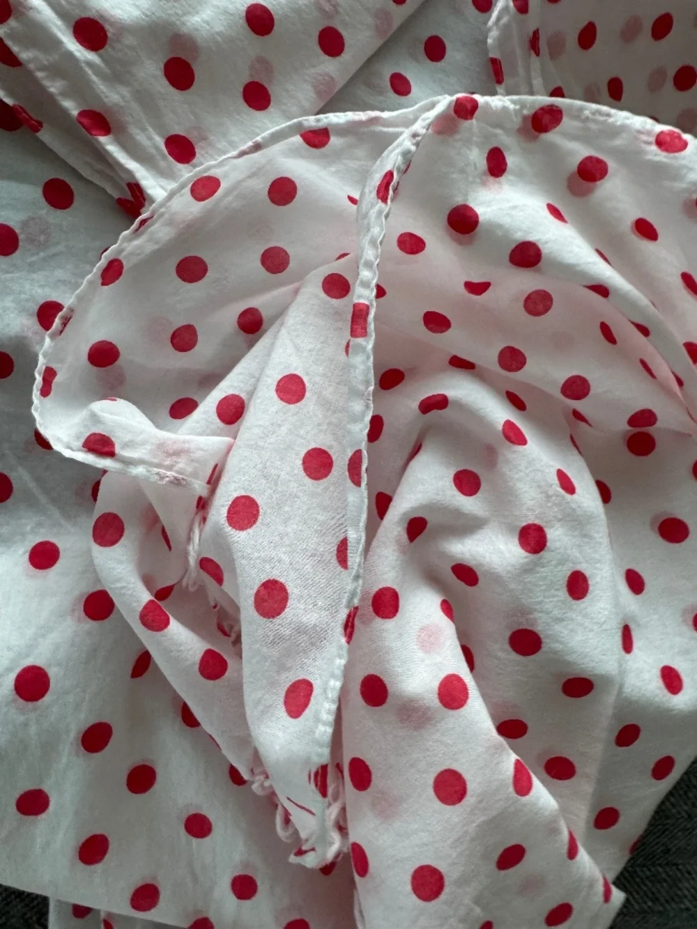 CATH KIDSTON, DARLING WHITE WITH RED POLKA DOT SCARF